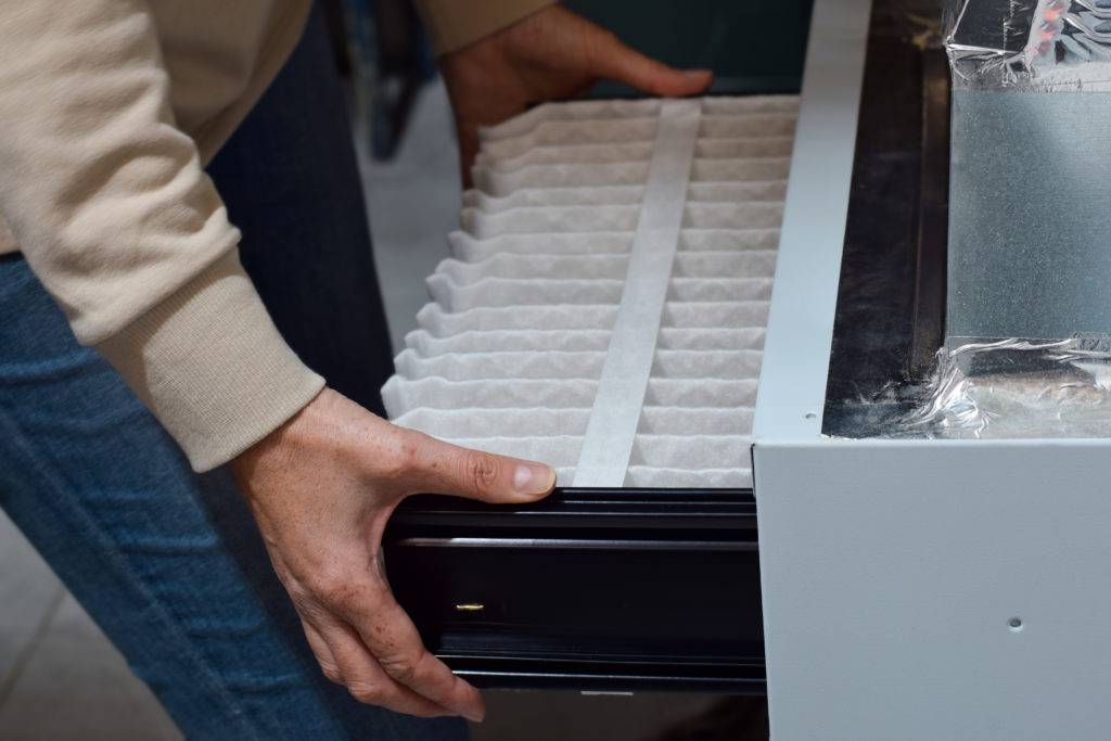 replacing furnace filter at home